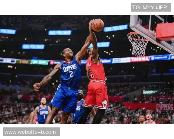 效率一般！莱昂纳德半场11投得到11分另有2板1助1断